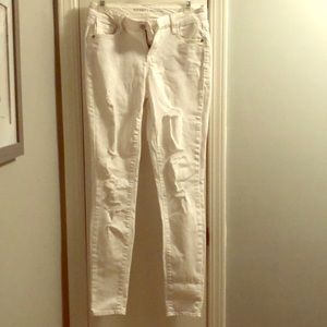 White distressed old navy rockstar jeans size 2